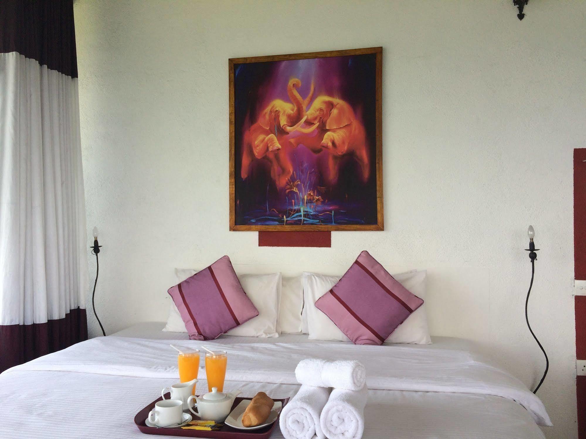 Club Lespri Hotel Palle Deltota Ngoại thất bức ảnh